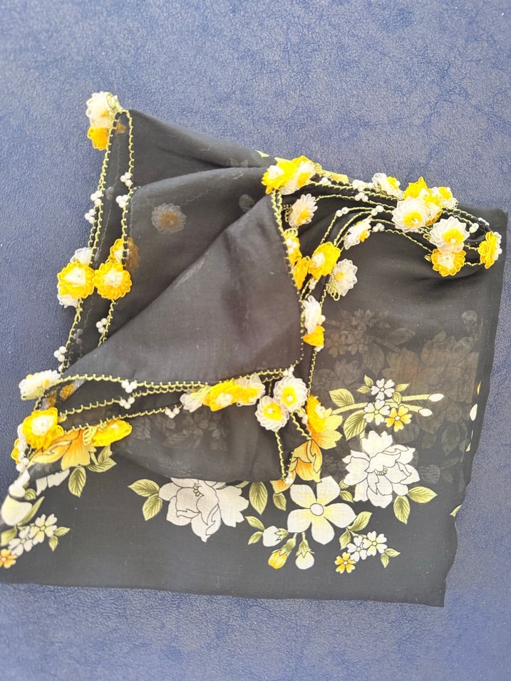 Bohem siyah İpek Şal Sarı Çiçek Desenli - Görsel 2