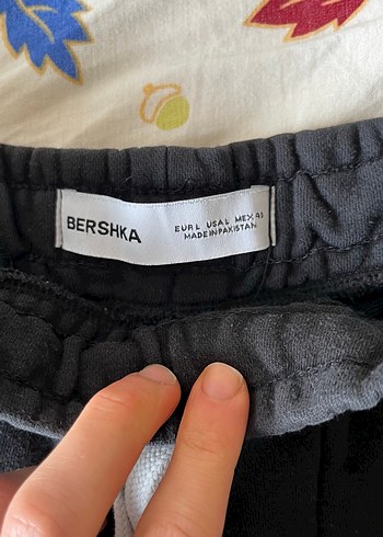 Siyah Pamuklu Rahat Kesim Erkek Şort Bershka - Görsel 3
