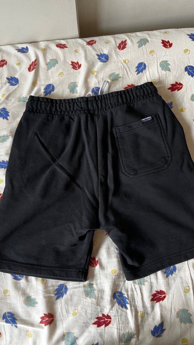 Siyah Pamuklu Rahat Kesim Erkek Şort Bershka - Görsel 4