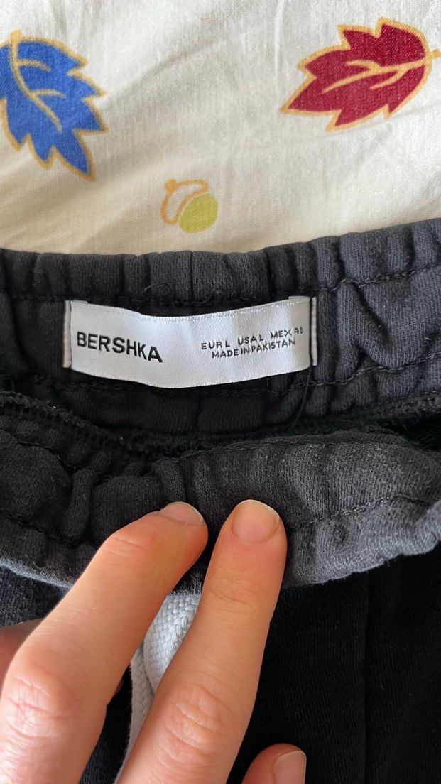 Siyah Pamuklu Rahat Kesim Erkek Şort Bershka - Görsel 3