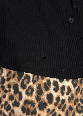 Siyah Düğmeli Kısa Kollu Erkek Gömlek - Görsel 2