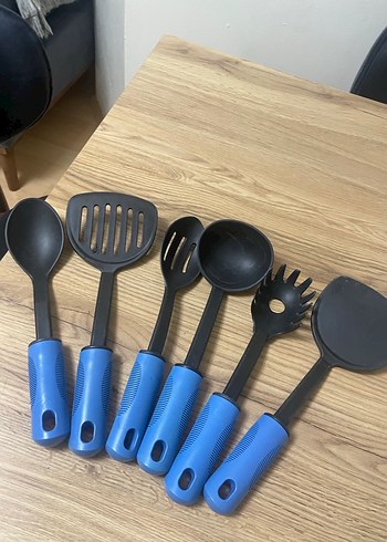 Mavi Saplı Siyah Mutfak Gereçleri Seti - Görsel 7