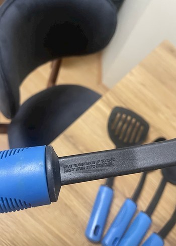 Mavi Saplı Siyah Mutfak Gereçleri Seti - Görsel 3