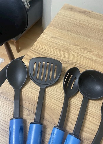 Mavi Saplı Siyah Mutfak Gereçleri Seti - Görsel 6