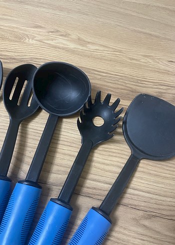 Mavi Saplı Siyah Mutfak Gereçleri Seti - Görsel 5