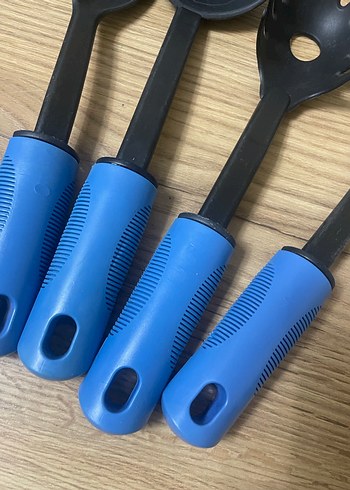 Mavi Saplı Siyah Mutfak Gereçleri Seti - Görsel 4