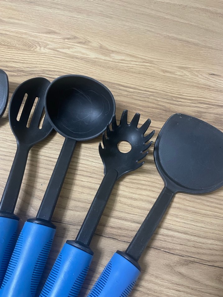 Mavi Saplı Siyah Mutfak Gereçleri Seti - Görsel 5