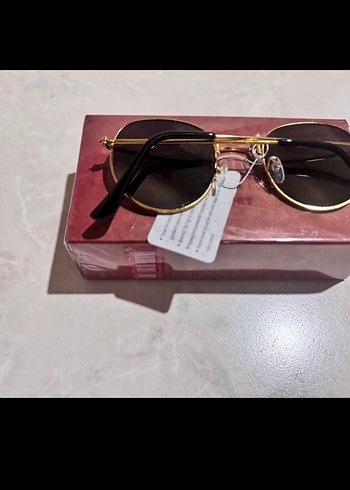 Kadın Klasik Koyu Renk Güneş Gözlüğü - Görsel 4