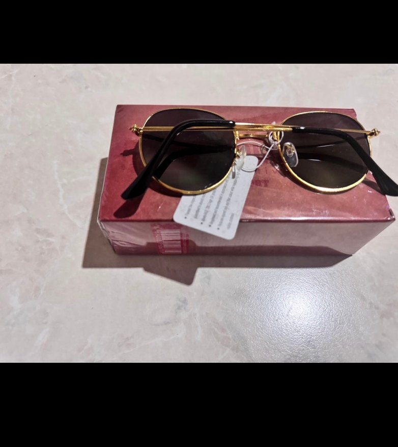 Kadın Klasik Koyu Renk Güneş Gözlüğü - Görsel 4