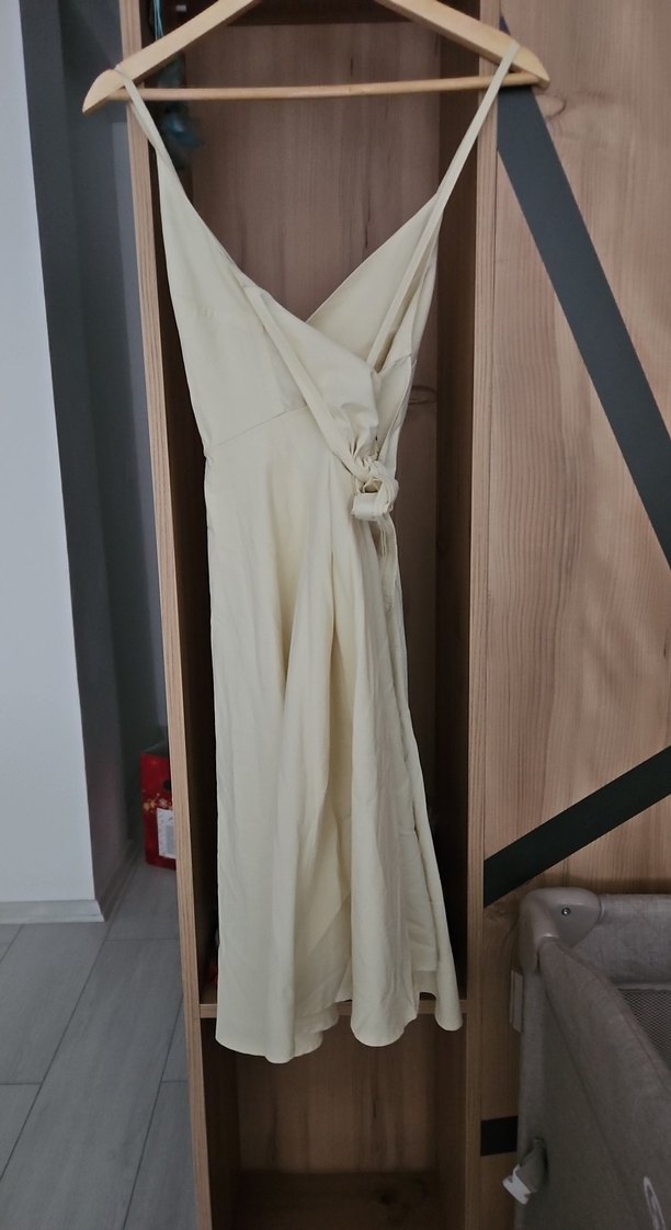 Beyaz V Yaka Askılı Midi Elbise - Görsel 5