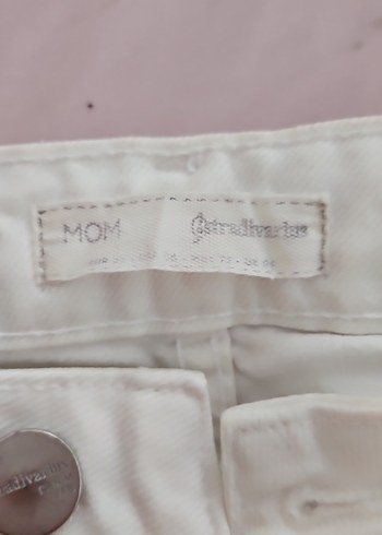 Düğmeli Beyaz Rahat Kesim Kadın Kot Pantolon - Görsel 3