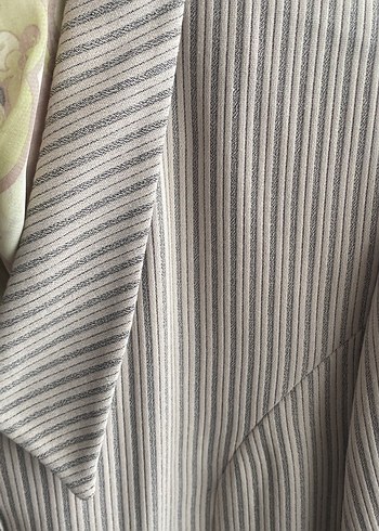 Düğmeli, Kısa Kollu pudra gri çizgili etek ceket takım - Görsel 5