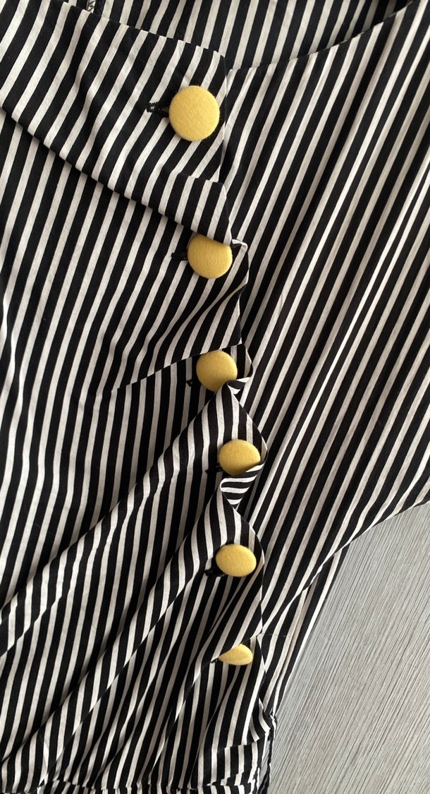 Sarı Düğmeli Çizgili elbise - Görsel 3