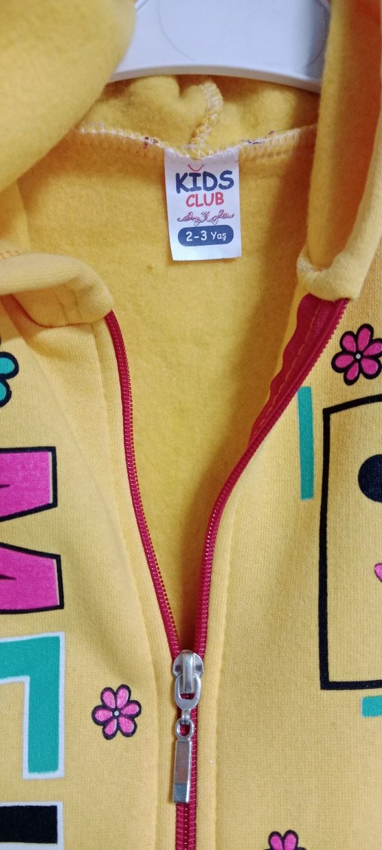 Kız Çocuk Kapüşonlu Sarı Baskılı Yelek - Görsel 2