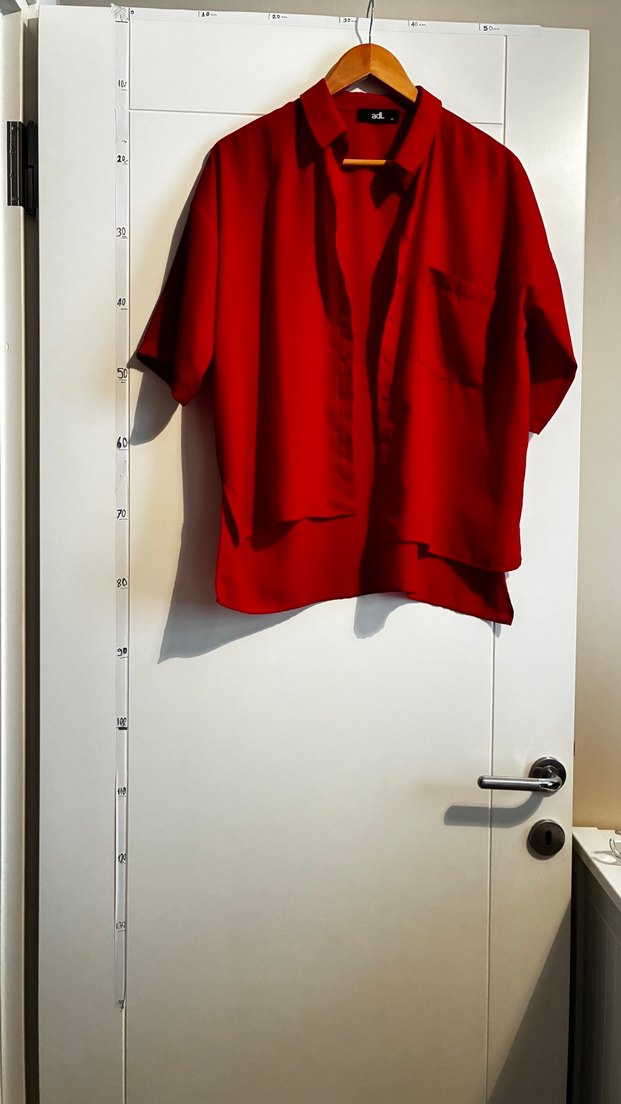 Kırmızı Düğmeli Kadın Gömlek - Görsel 4