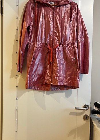 Pembe Parlak Deri Midi Yağmurluk - Görsel 2