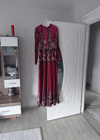 çiçekli kadife elbise - Görsel 4