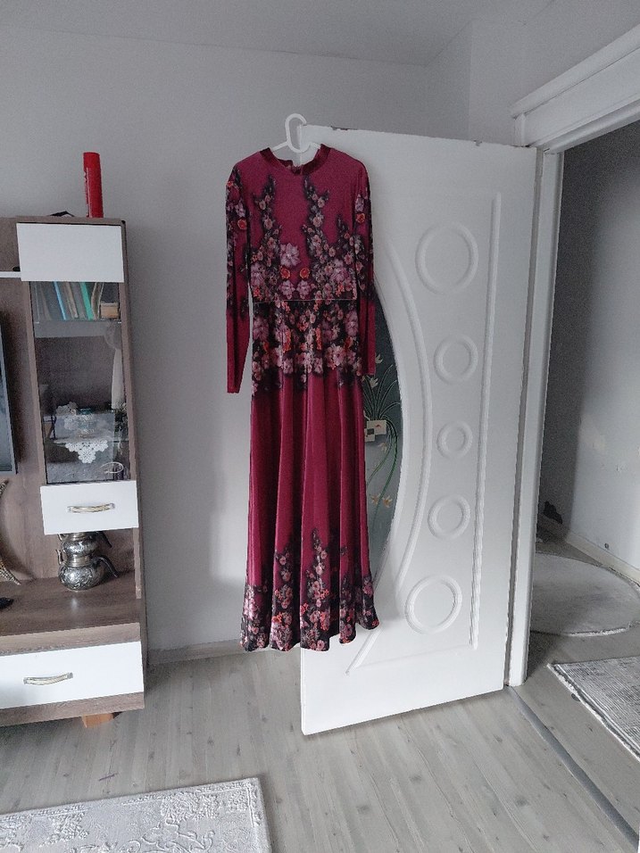 çiçekli kadife elbise - Görsel 4