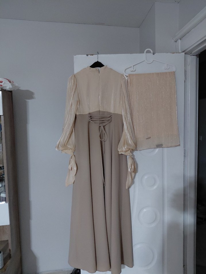 Bej Uzun Kollu Drapeli Kadın Abiye Elbise - Görsel 2