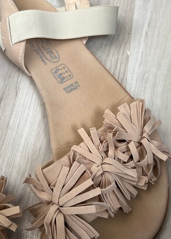 Bej Dolgu Topuklu Fırfırlı Kadın Sandalet - Görsel 3