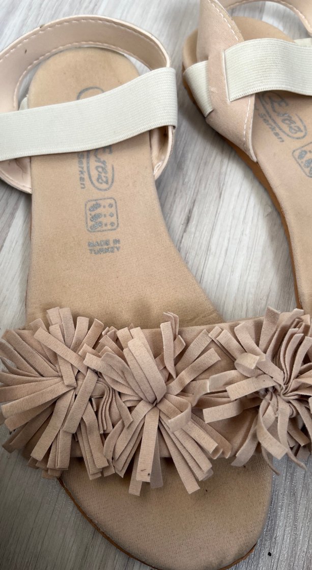 Bej Dolgu Topuklu Fırfırlı Kadın Sandalet - Görsel 2