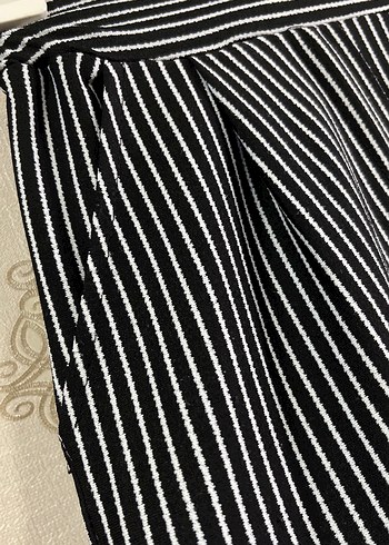 Kadın Siyah Çizgili Pilili Kumaş Pantolon - Görsel 2