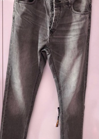 BERSHKA ERKEK GRİ ESKİTME JEAN PANTOLON (32) - Görsel 5