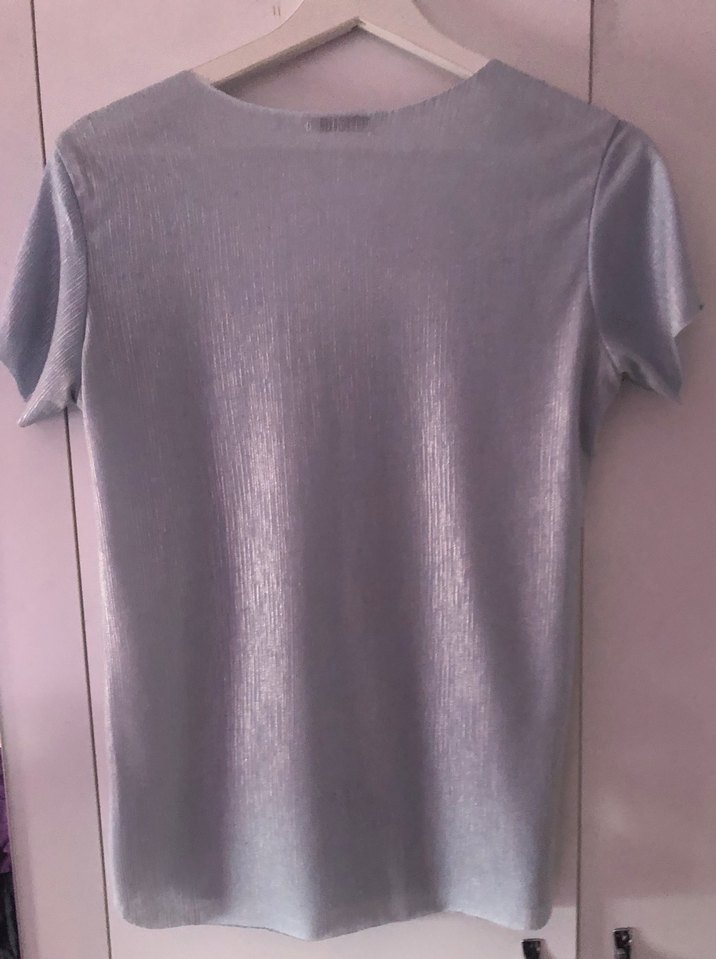 V Yaka Açık Mavi Kadın Kısa Kollu Bluz - Görsel 2