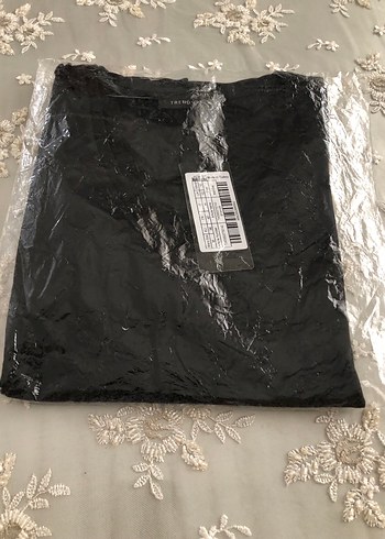 Trendyol Siyah V Yaka Kadın Tişört - Görsel 4