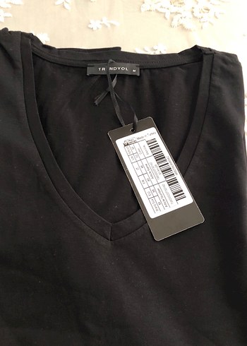 Trendyol Siyah V Yaka Kadın Tişört - Görsel 2