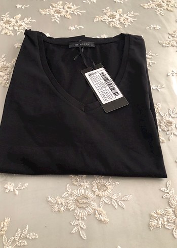 Trendyol Siyah V Yaka Kadın Tişört - Görsel 3