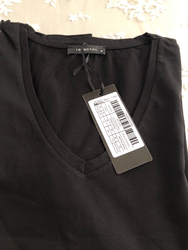 Trendyol Siyah V Yaka Kadın Tişört - Görsel 2