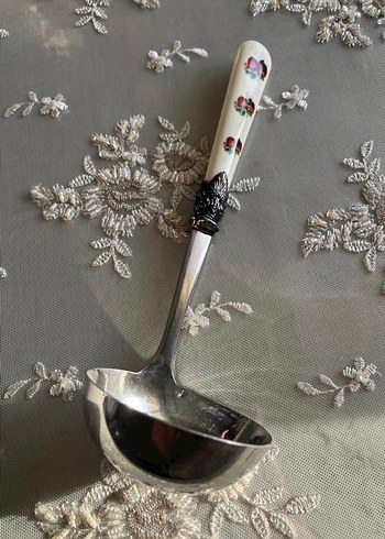 Desenli Kulplu Metal Servis Kepçesi - Görsel 2