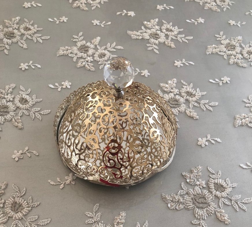 Taşlı Gümüş Görünümlü Dantel Gibi İşlemeli Sunum Tabağı - Görsel 3