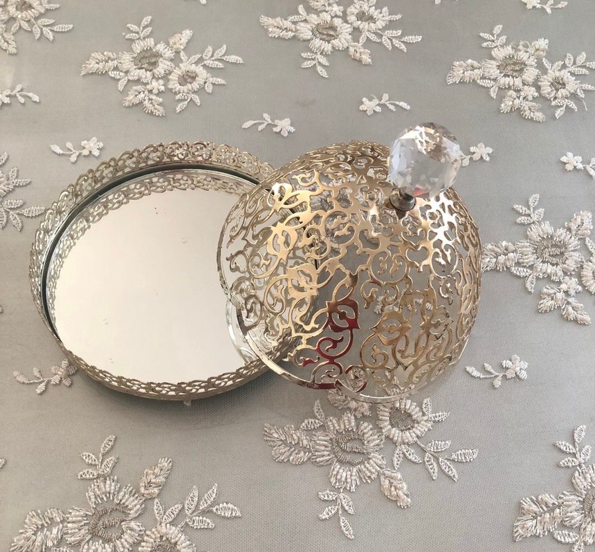 Taşlı Gümüş Görünümlü Dantel Gibi İşlemeli Sunum Tabağı - Görsel 2