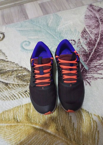 Mor Spor Ayakkabı ve Turuncu Bağcık - Görsel 2