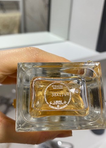 Kadın Parfümü, Şık Şişe Tasarımı - Görsel 4