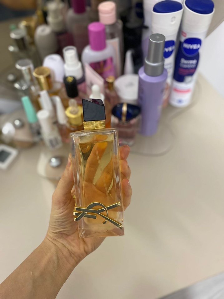 Kadın Parfümü, Şık Şişe Tasarımı - Görsel 3