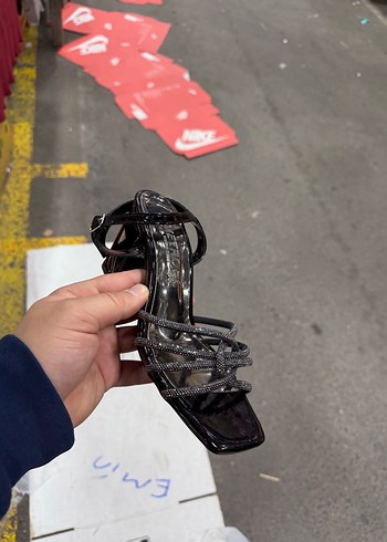 Siyah Yılan Desenli Tokalı Stiletto - Görsel 2