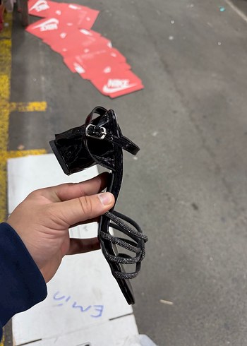 Siyah Yılan Desenli Tokalı Topuklu Kadın Ayakkabı - Görsel 3