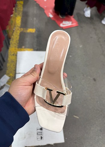 Şeffaf Bantlı Beyaz Stiletto Terlik - Görsel 4