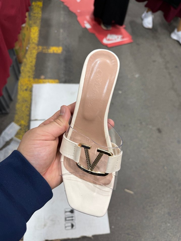 Şeffaf Bantlı Beyaz Stiletto Terlik - Görsel 4