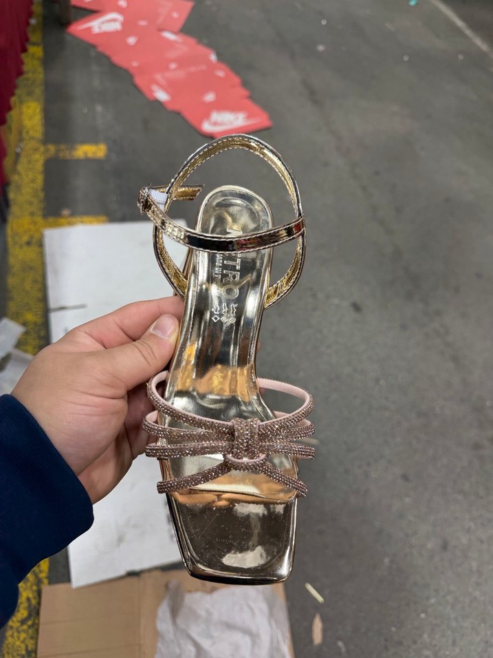 Altın Renkli Yılan Desenli Topuklu Sandalet - Görsel 2