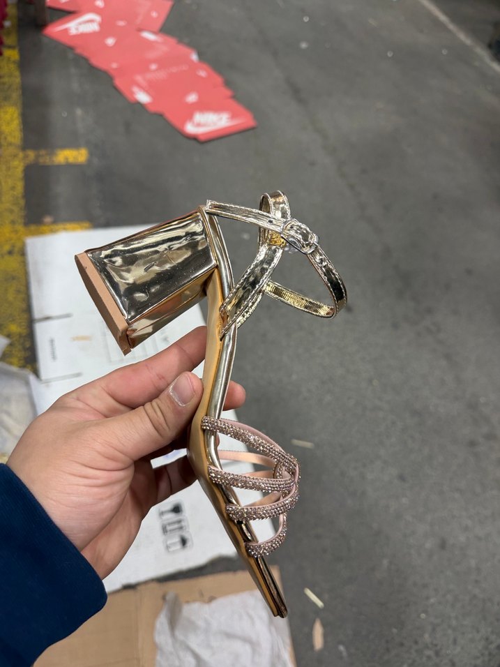 Altın Renkli Yılan Desenli Topuklu Sandalet - Görsel 3