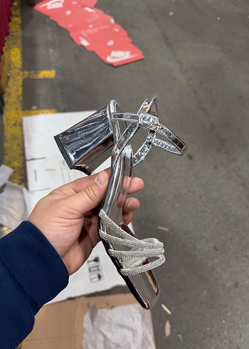 Gri Metalik Blok Topuklu Kadın Abiye Ayakkabı - Görsel 2