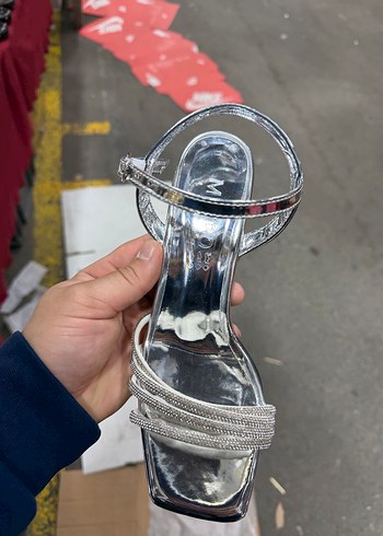 Gri Metalik Blok Topuklu Kadın Abiye Ayakkabı - Görsel 5