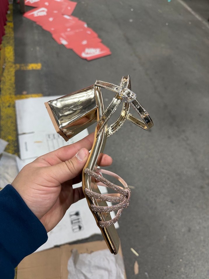 Altın Renkli Yılan Desenli Tokalı Topuklu Ayakkabı - Görsel 2