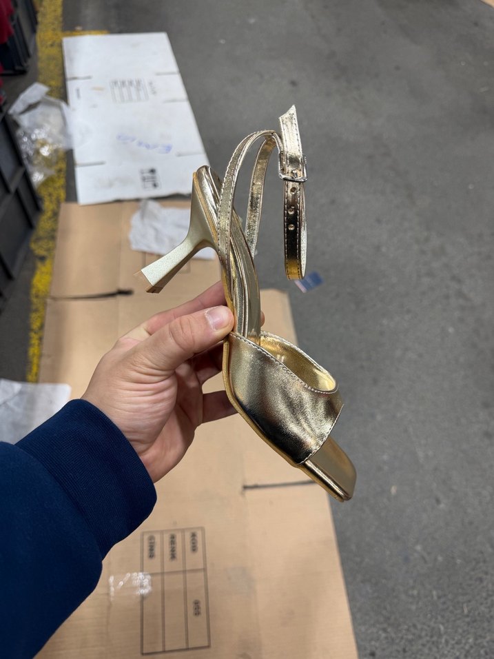 Altın Renkli Kemerli Stiletto Topuklu Kadın Ayakkabı - Görsel 3