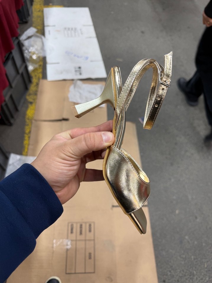 Altın Renkli Kemerli Stiletto Topuklu Kadın Ayakkabı - Görsel 4