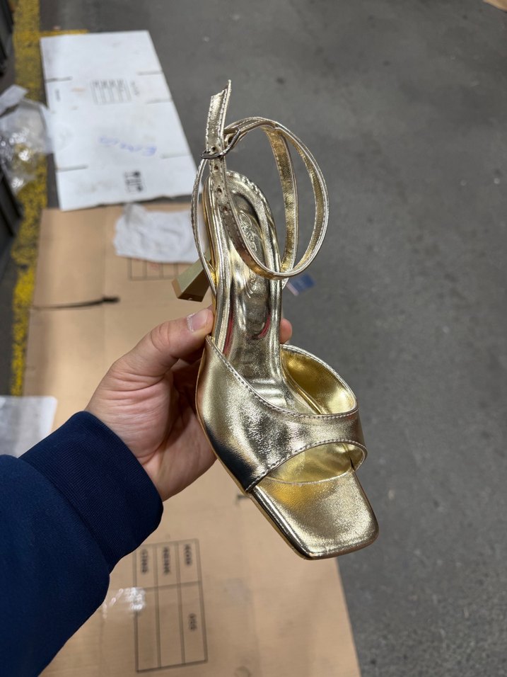 Altın Renkli Kemerli Stiletto Topuklu Kadın Ayakkabı - Görsel 2